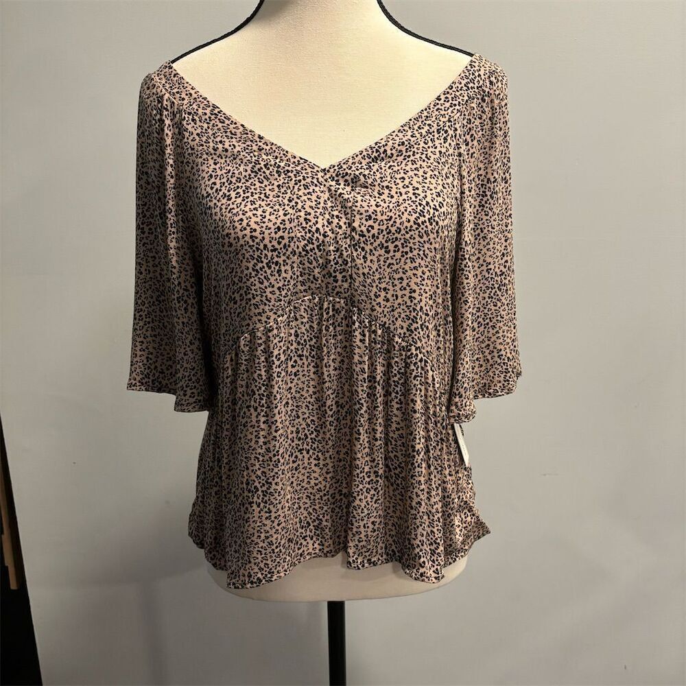 Urban Romantics NWT Women's Leopard Print Blouse V-Neck 3/4 Sleeve Medium